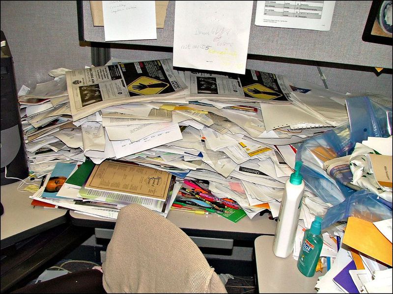 0messy-desk