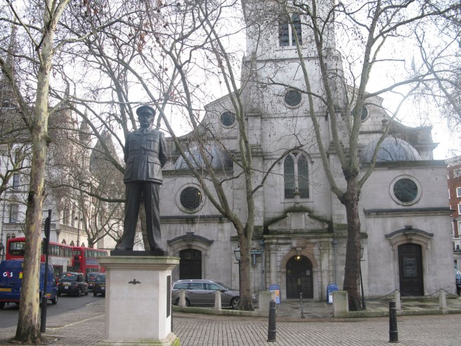 St_Clement_Danes_church_(8431382862)