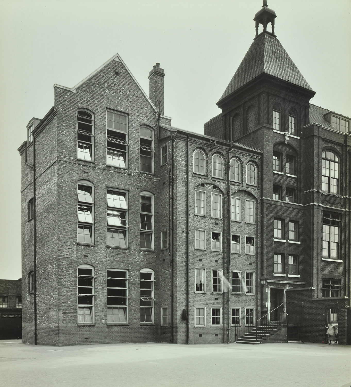 Copyright_London_Met_Archives_181357